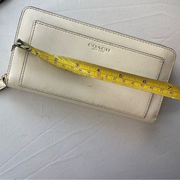Coach Wallet Cream Color Zip Around Closure 12 Card Holder (Accordion) - Picture 6 of 6